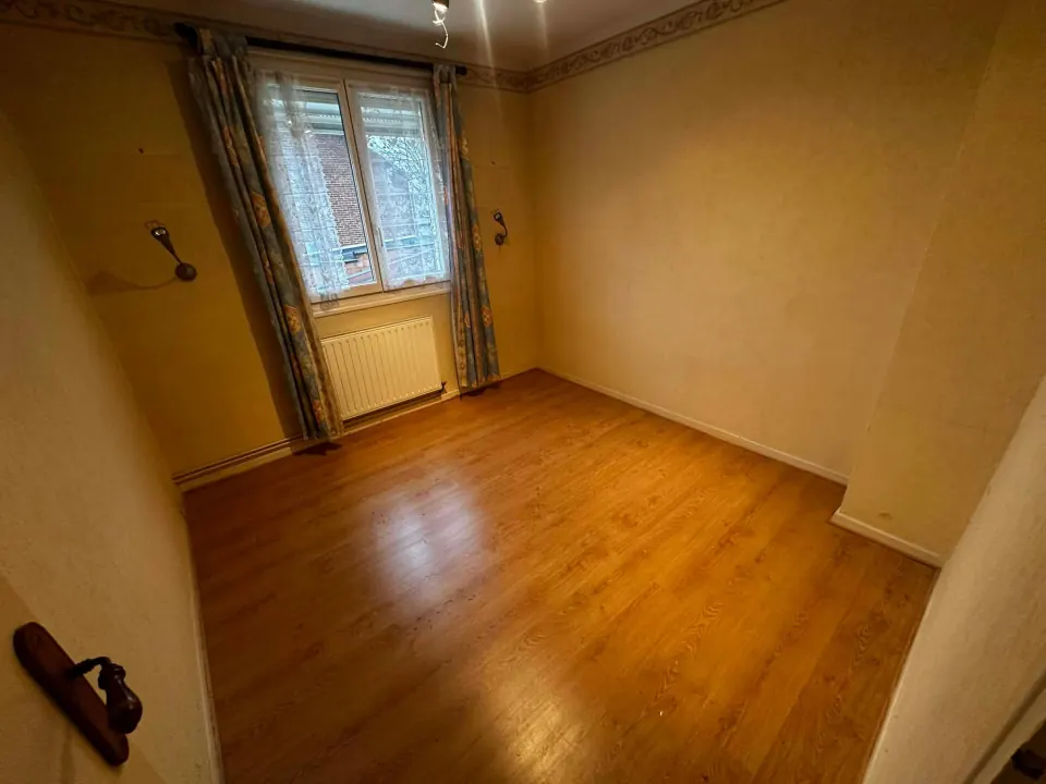 Même chambre vide et propre après le débarras par Débarras Koncept