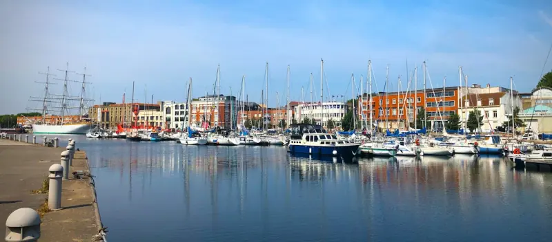 Bassin et bateaux du port de Dunkerque